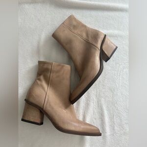 Cordani Italian Tan Taupe Nubuck Soft Leather Ankle Boots Womens size 38 NWOT